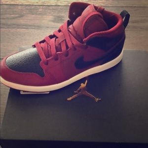 Brand NIB Air Jordan AJ 1 Mid 3Y